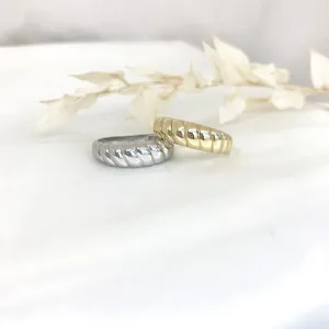 10k Gold Crossiant Ring