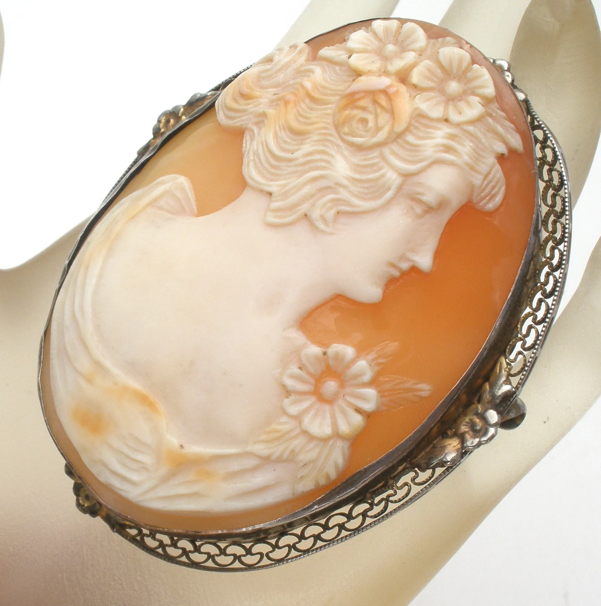 Victorian Cameo Shell Brooch Pin